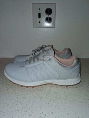 WOMENS 7 - SKECHERS GO GOLF PIVOT. PRE-OWNED NO BOX. EXCELLENT CONDITION.